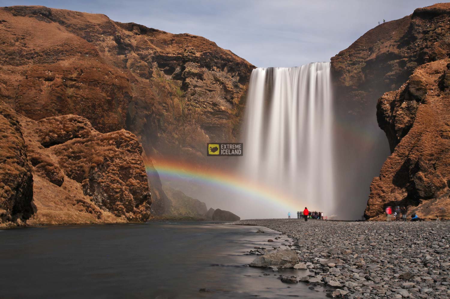 冰岛著名的斯科加瀑布在南岸