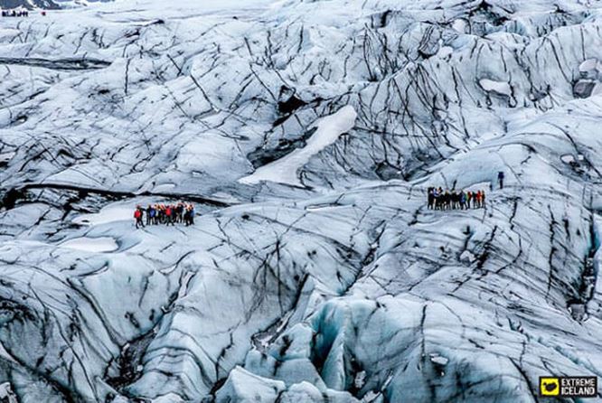 “感知冰岛” – 瀑布，冰川徒步与北极光