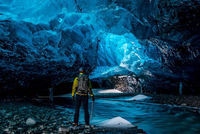 冰岛著名水晶冰洞