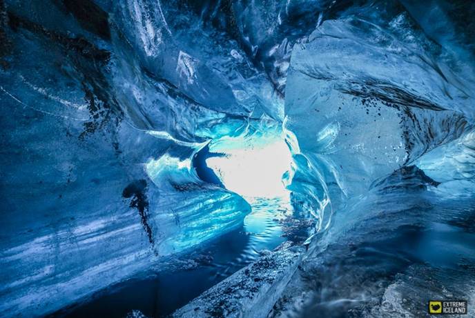 火山冰洞附近的小型冰洞 Mýrdalsjökull冰川