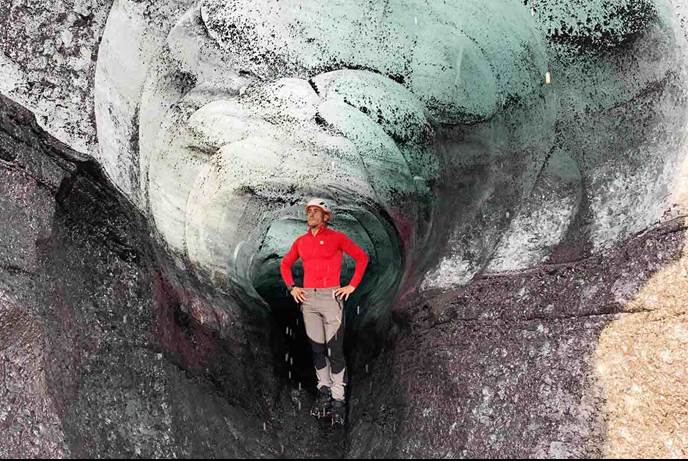 卡特拉火山冰洞外部