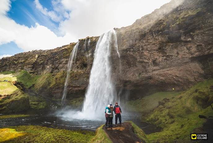 冰岛水帘洞瀑布