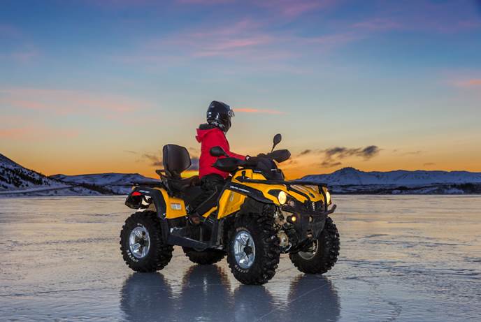 ATV越野车冰上驾驶