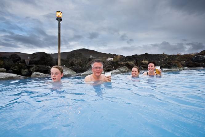 冰岛北部米湖天然温泉