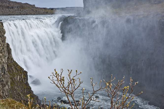 冰岛北部黛提瀑布