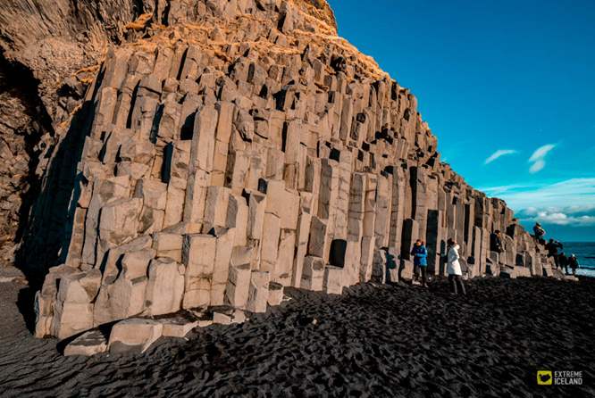 冰岛黑沙滩玄武岩