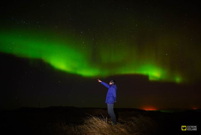 冰岛极光本地团在极光下拍照