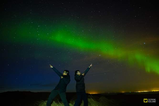 跟专业冰岛极光导游，就算在极光指数很低的情况下，也能为您搜寻到极光