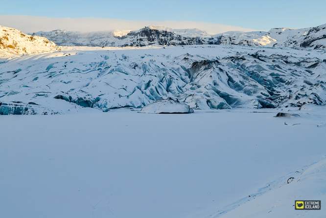 索尔黑马冰川一直流淌入冰湖