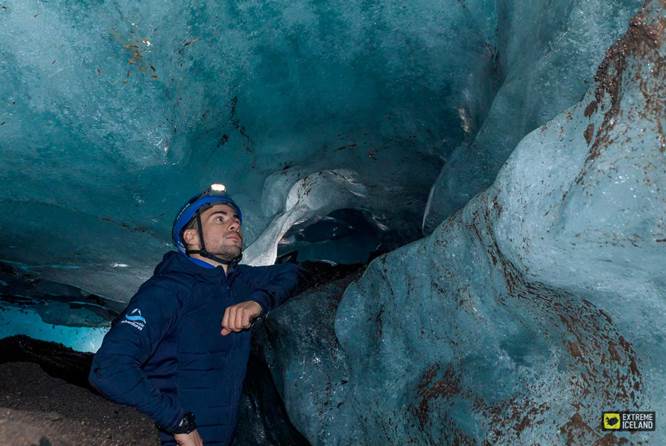 瓦特纳冰川蓝冰洞是冬季冰岛旅游最大亮点