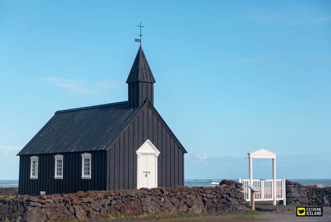 冰岛西部斯奈山半岛红教堂