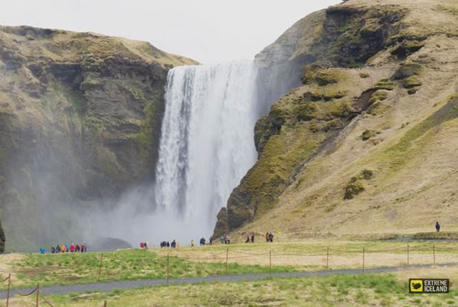 秋季的冰岛南岸斯科加瀑布