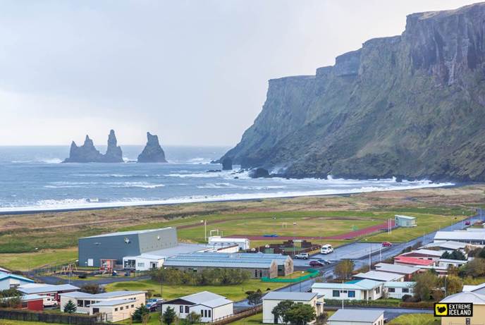 冰岛南岸的美丽面海小镇维克镇是必去地点之一