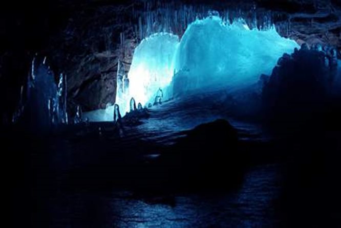 熔岩洞穴探险 – 冰岛北部的Lofthellir岩洞