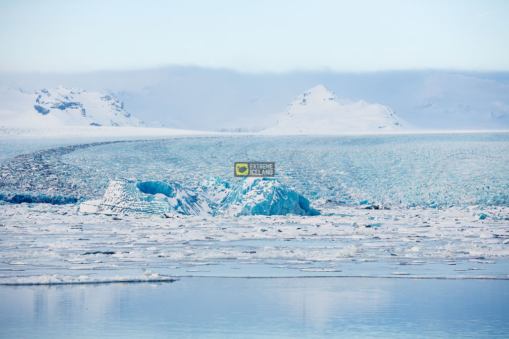 冰岛南岸瓦特纳冰川冰舌和杰古沙龙冰湖