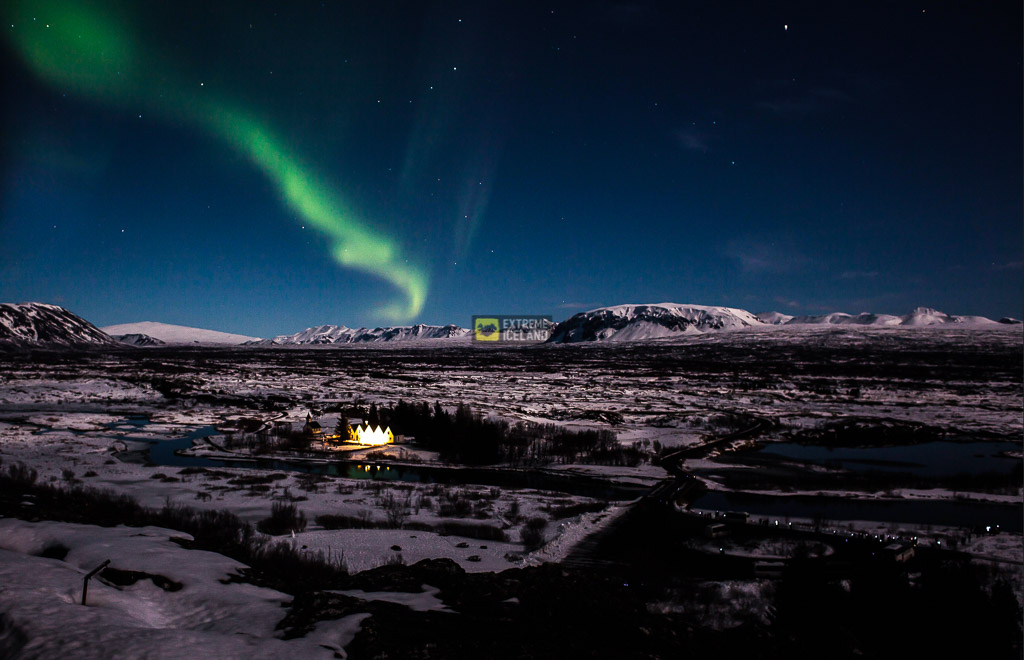 冰岛黄金圈辛格维利尔国家公园冬日晚上的北极光