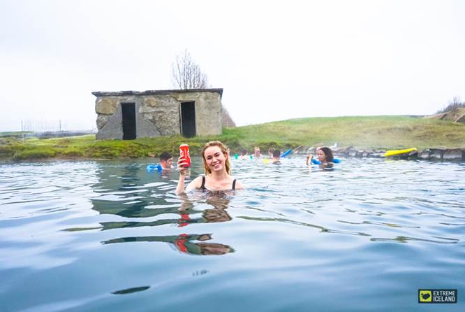 秘密温泉是冰岛黄金圈路线的一大亮点之一