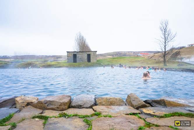 秘密温泉是冰岛最古老的温泉泳池之一