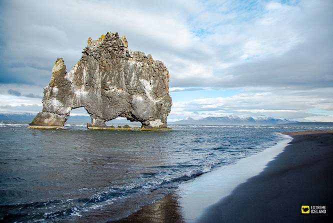 冰岛北部的 著名的犀牛石