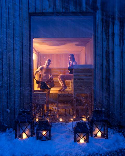 在冰岛的冬天泡温泉蒸桑拿