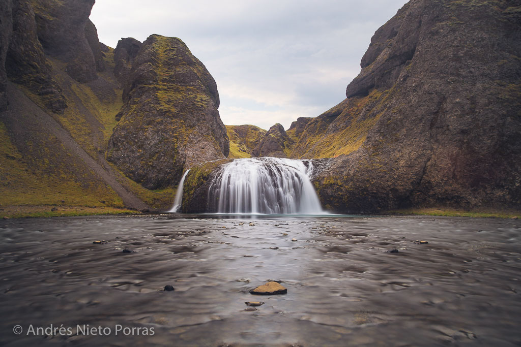 STJORNARFOSS瀑布在教堂镇附近是冰岛南岸有趣景点
