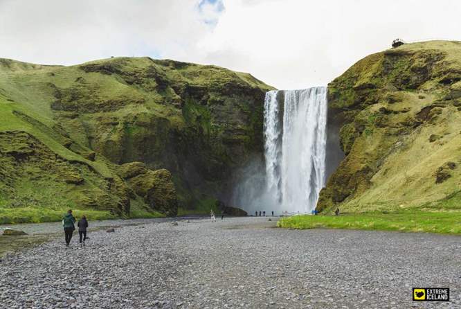 冰岛斯科加瀑布刚入秋