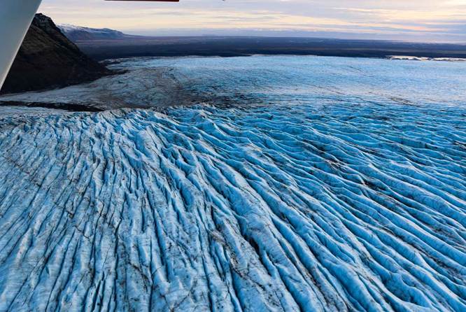 瓦特纳冰川的壮观景象