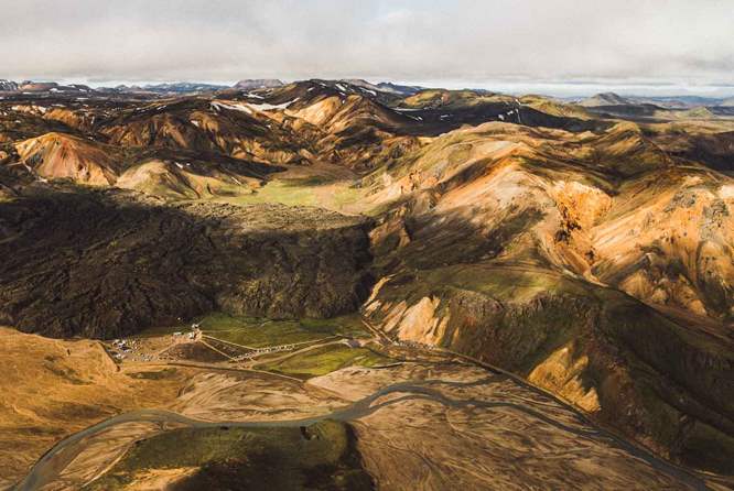 冰岛高地缤纷的色彩是因为丰富的矿物质