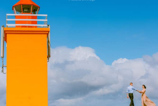 斯奈山半岛的橘色灯塔