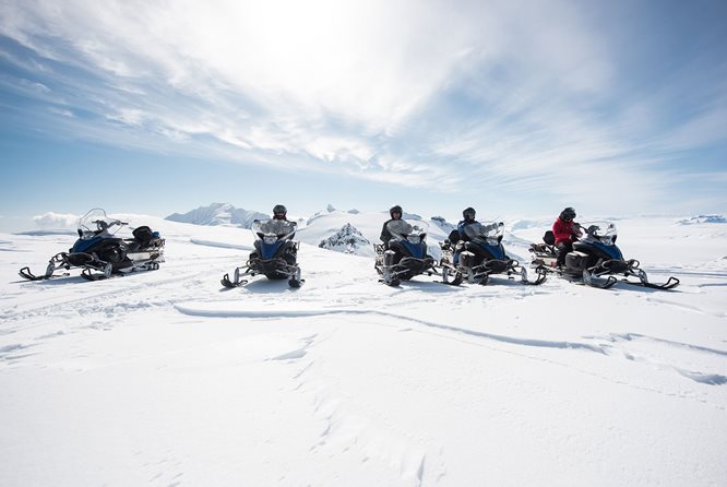 瓦特纳冰川雪地摩托冒险之旅