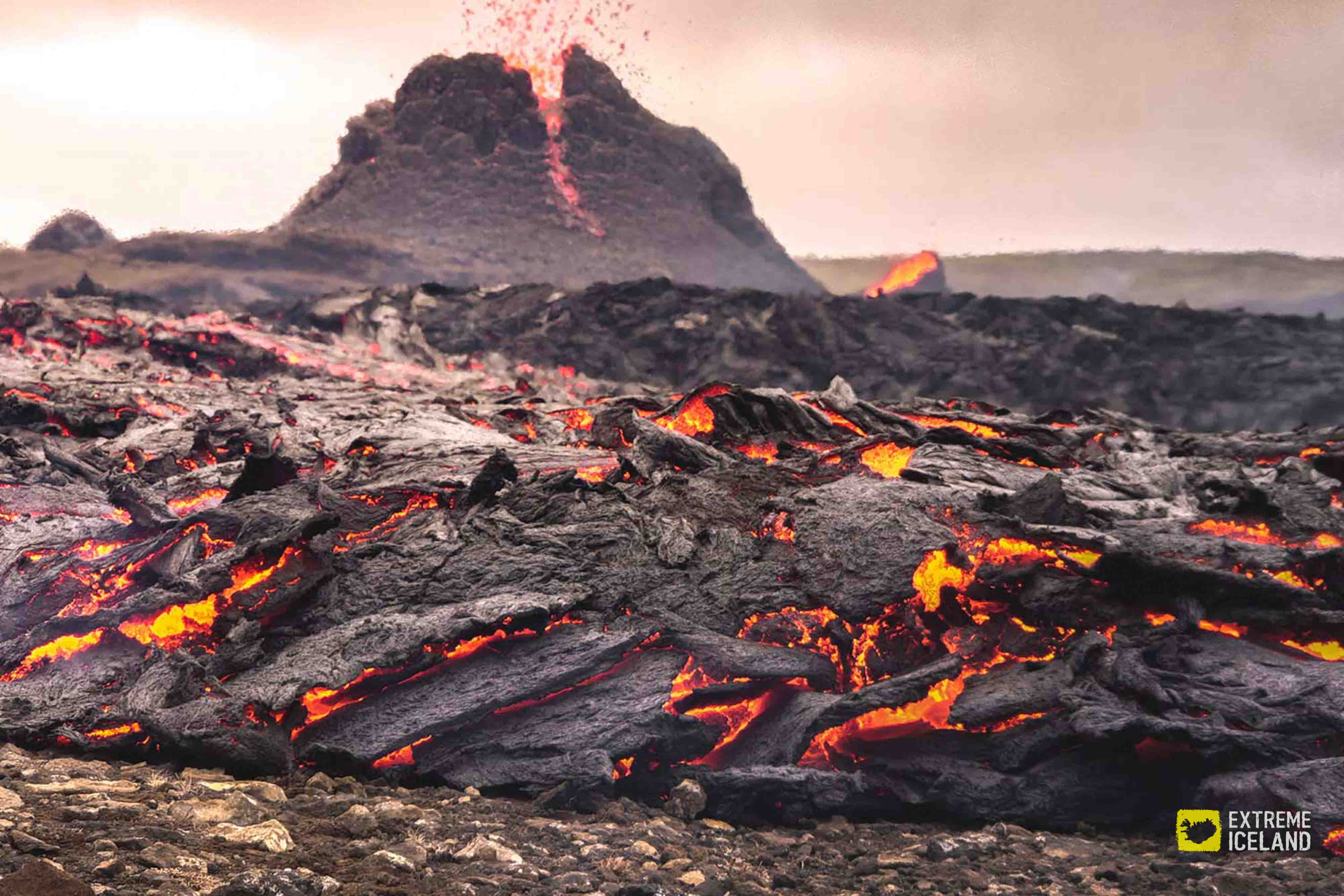 参观冰岛火山原址 21年喷发最新火山徒步一日游 雷克雅未克出发 Extreme Iceland